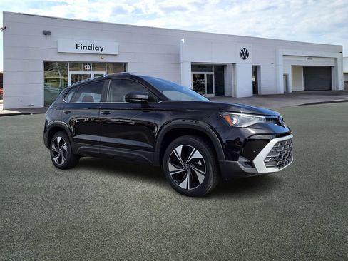 New 2025 Volkswagen Taos SE image 2