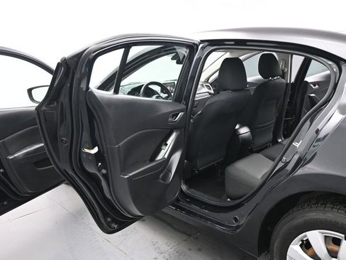 Used 2018 MAZDA MAZDA3 Sport image 16