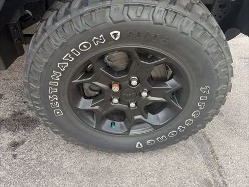 Used 2023 Jeep Wrangler Unlimited w/ Sun & Screen Package image 27