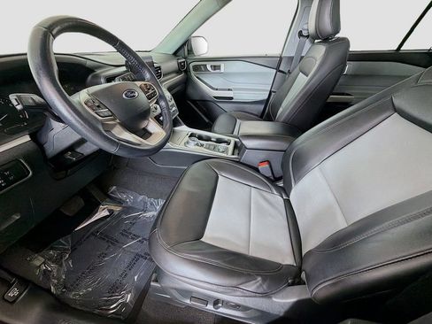 Used 2023 Ford Explorer XLT w/ Equipment Group 202A AWD/4WD image 25