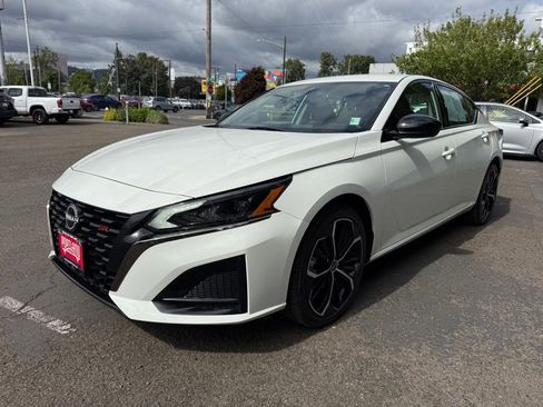 Used 2025 Nissan Altima 2.5 SR FWD image 4