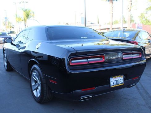 Used 2016 Dodge Challenger SXT image 5