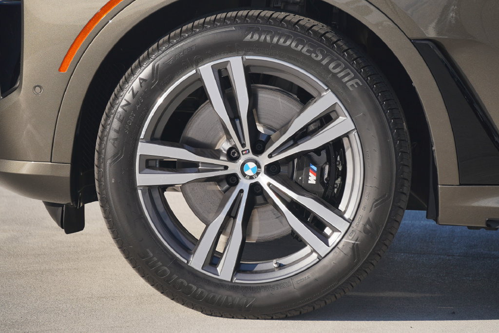 Used 2026 BMW X7 xDrive40i w/ M Sport Package AWD/4WD image 5