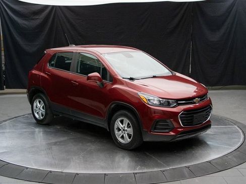 Used 2021 Chevrolet Trax LS image 2
