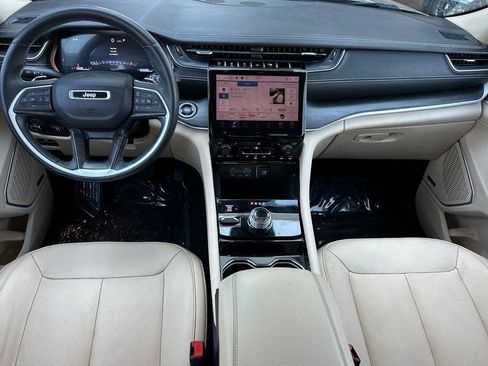 Used 2022 Jeep Grand Cherokee L Limited AWD/4WD image 13