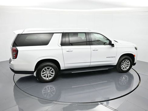 Used 2024 Chevrolet Suburban LT image 32