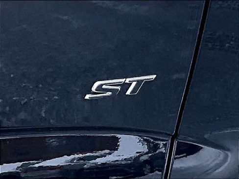 Used 2023 Buick Enclave Essence w/ Experience Buick Package image 30