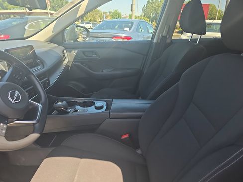Used 2024 Nissan Rogue S AWD/4WD image 9