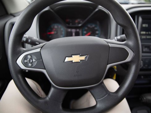 Used 2018 Chevrolet Colorado W/T w/ WT Convenience Package AWD/4WD image 11