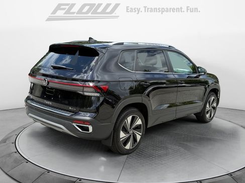 New 2026 Volkswagen Taos SE AWD/4WD image 7