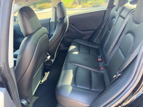 Used 2018 Tesla Model 3 Mid Range image 9