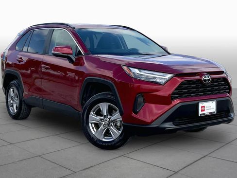 Used 2025 Toyota RAV4 XLE AWD/4WD image 3