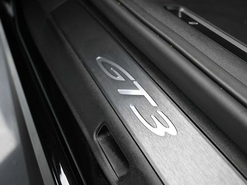 Certified 2022 Porsche 911 GT3 RWD image 19