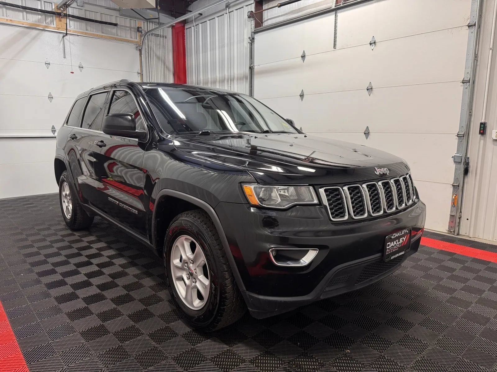 Used 2017 Jeep Grand Cherokee Laredo w/ Quick Order Package 23E AWD/4WD image 5