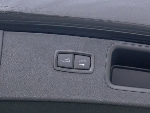 Certified 2025 Porsche Macan image 29