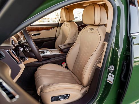 Used 2022 Bentley Flying Spur Plug-In Hybrid image 16