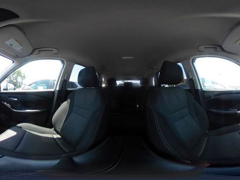 Used 2025 Nissan Rogue SV FWD image 43