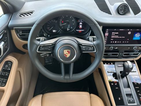 Certified 2025 Porsche Macan AWD/4WD image 15