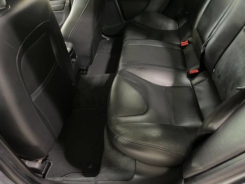 Used 2018 Volvo S60 T5 Inscription image 19