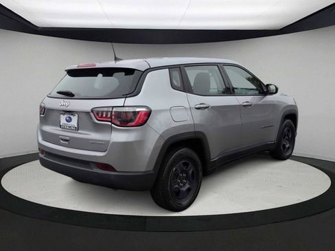 Used 2019 Jeep Compass Sport w/ Tech Group FWD image 8