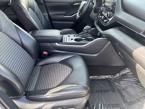 Used 2021 Toyota Highlander XSE image 12