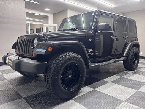Used 2013 Jeep Wrangler Unlimited Sahara w/ Dual Top Group AWD/4WD image 2