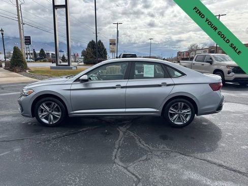 Used 2024 Volkswagen Jetta SE image 4