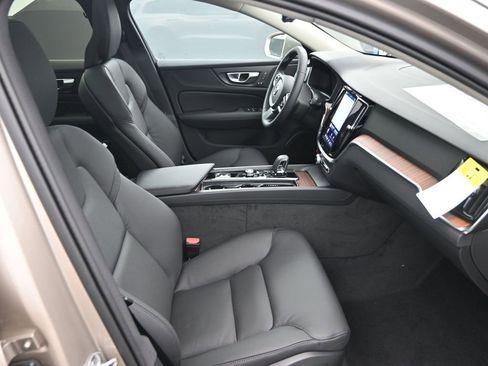 New 2026 Volvo V60 B5 Cross Country Plus w/ Protection Package Premier AWD/4WD image 37