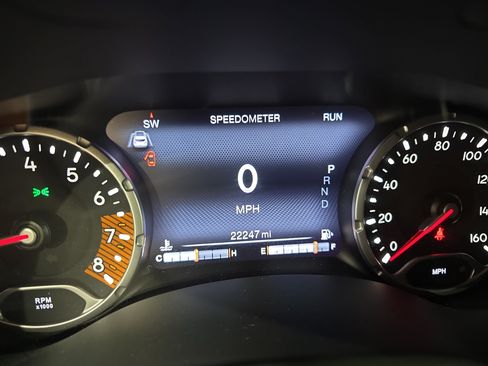 Used 2021 Jeep Renegade Latitude FWD image 16