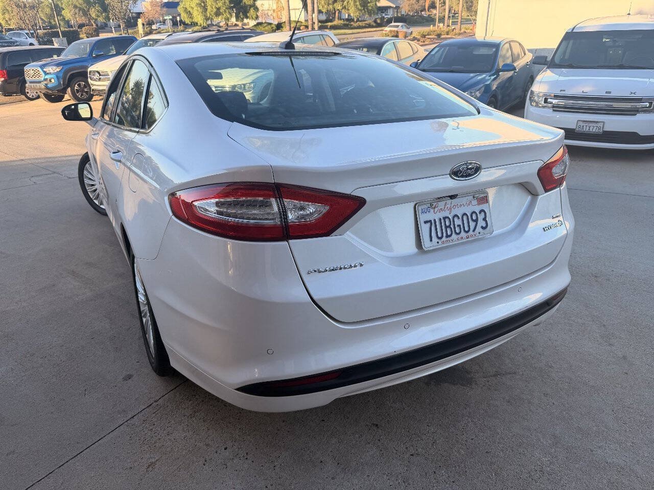 Used 2016 Ford Fusion SE FWD image 11