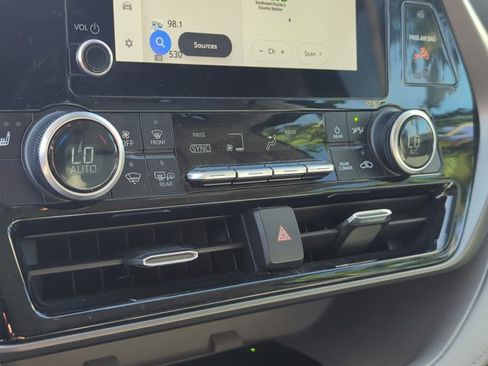 Used 2023 Toyota Highlander XLE image 20