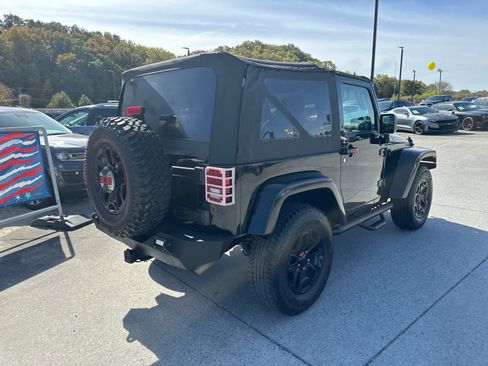 Used 2017 Jeep Wrangler Sport image 6