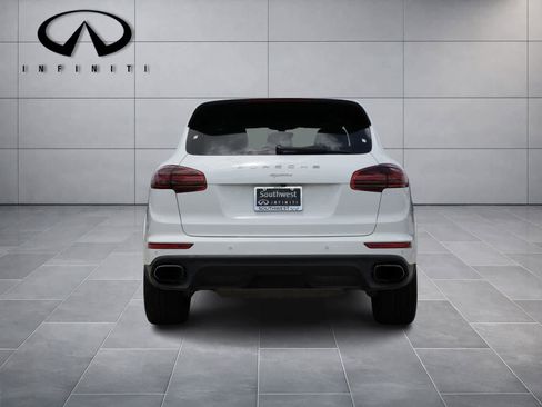 Used 2017 Porsche Cayenne AWD/4WD image 6