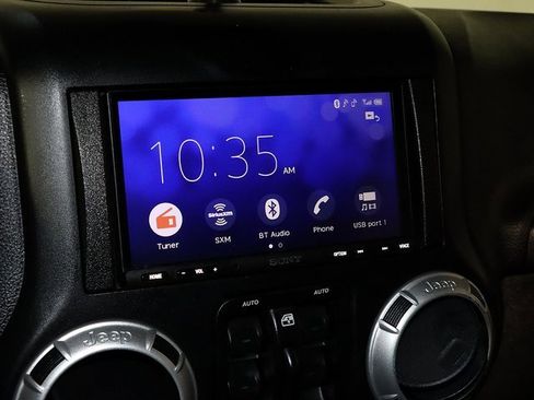 Used 2015 Jeep Wrangler Unlimited Sahara image 19