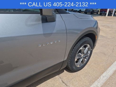Used 2025 Chevrolet Blazer LT AWD/4WD image 19