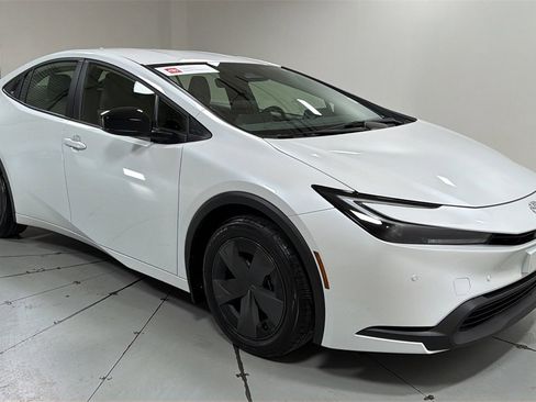 Certified 2025 Toyota Prius LE image 3