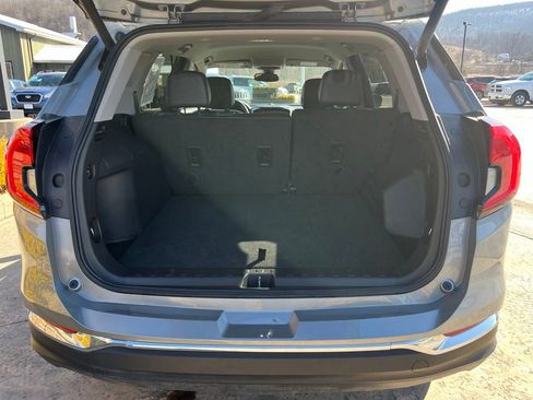 Used 2024 GMC Terrain SLT image 27