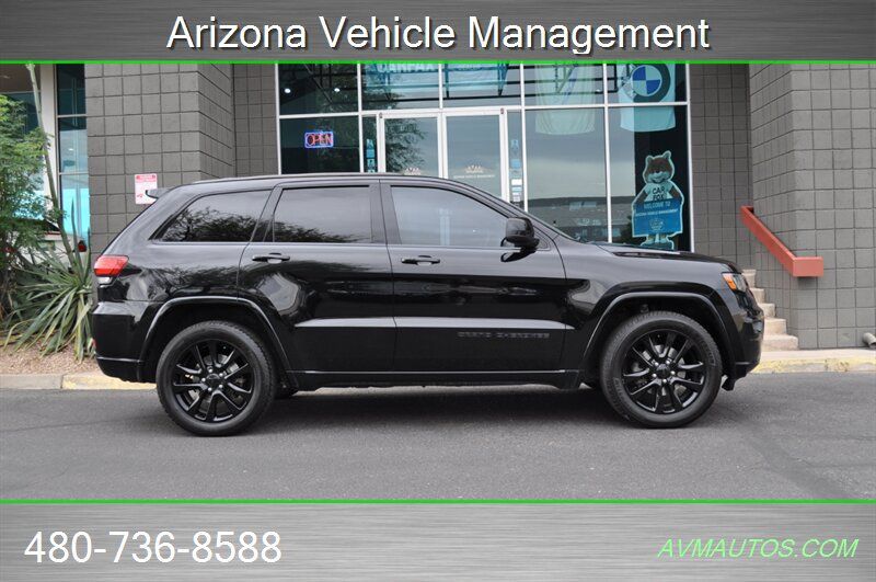 Used 2017 Jeep Grand Cherokee Altitude RWD image 5