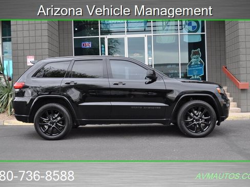 Used 2017 Jeep Grand Cherokee Altitude RWD image 5