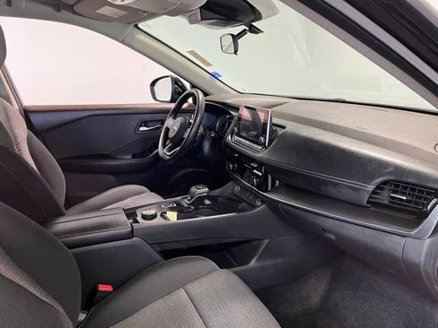 Used 2022 Nissan Rogue SV image 11