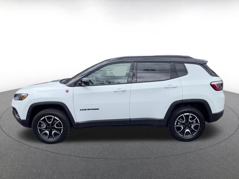 Used 2025 Jeep Compass Trailhawk AWD/4WD image 9