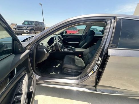 Used 2022 Honda Accord Touring image 10