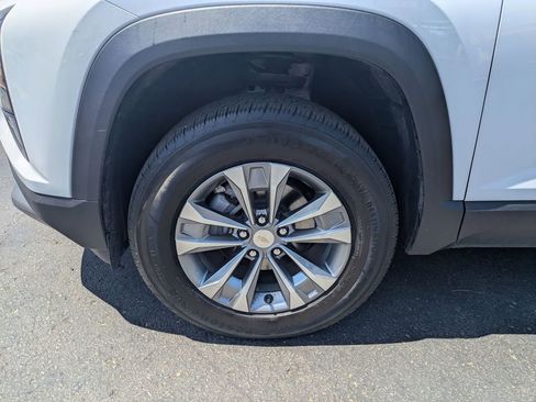 Used 2025 Chevrolet Equinox LT FWD image 13