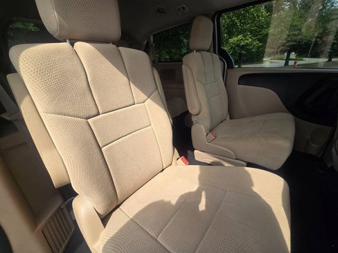Used 2014 Dodge Grand Caravan SXT FWD image 28