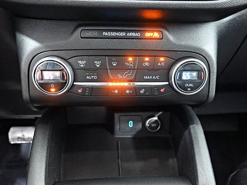 Used 2020 Ford Escape Titanium AWD/4WD image 19