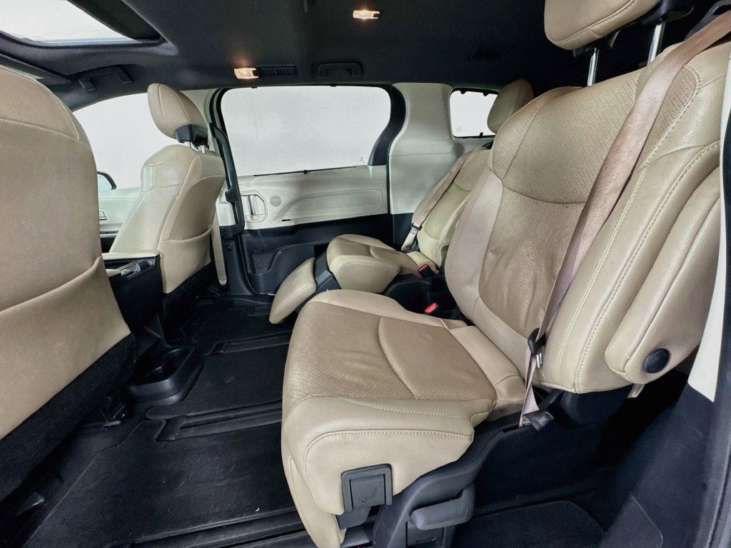 Used 2022 Toyota Sienna Limited FWD image 31
