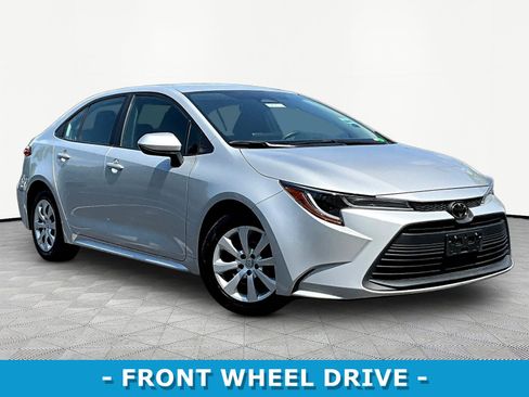 Used 2024 Toyota Corolla LE FWD image 3