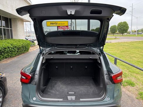 Used 2025 Chevrolet Trax LT w/ LT Convenience Package FWD image 30