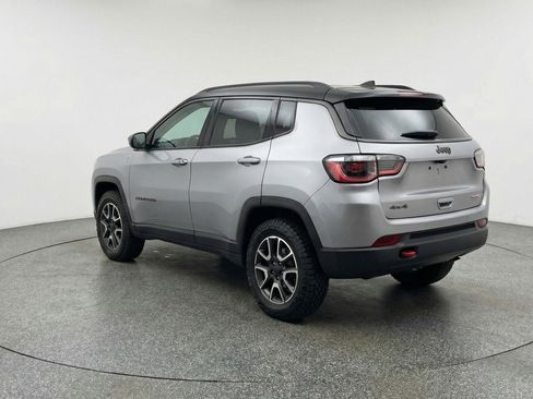 Used 2025 Jeep Compass Trailhawk AWD/4WD image 6
