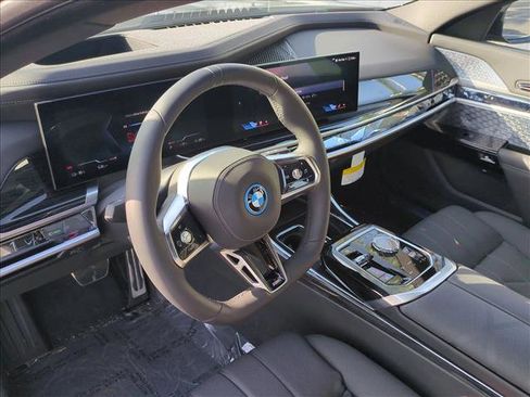 New 2025 BMW i7 xDrive60 AWD/4WD image 3